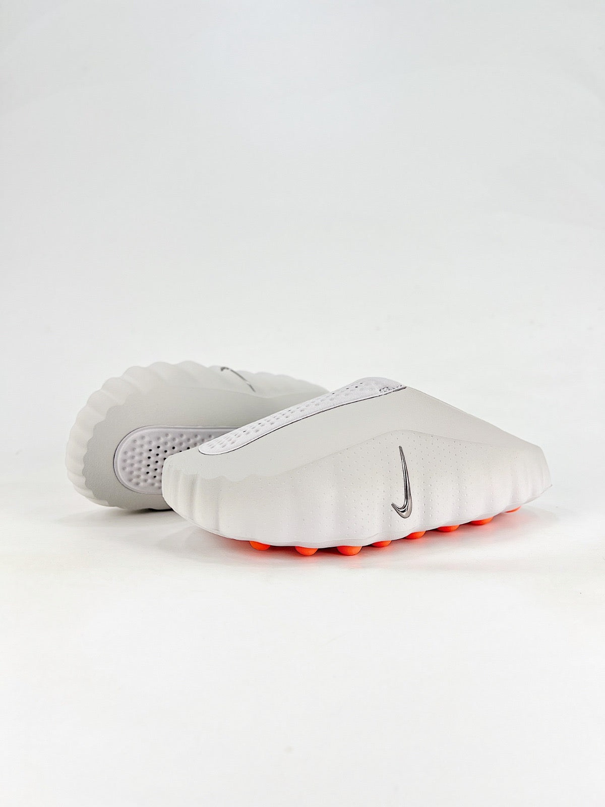 Nike Mind 001 Closed-Toe Athletic Slides (Pre-Game / Recovery Model)